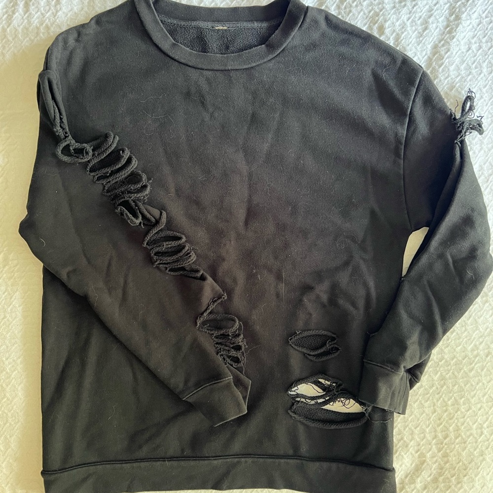 Alo yoga ripped sweatshirt in black